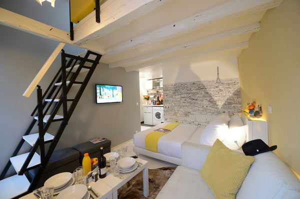 Located in a private residence in the heart of Paris nearby many museums, shops  Paris, France Gorgeous studio in the Haut-Marais Entire rental unit vacation rental 30191668