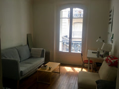 Ce charmant studio est à disposition. J’aime le charme de son parquet. Il a été  Berlin, Germany Appartement cozy à deux pas de Montmartre Entire rental unit vacation rental 23643166