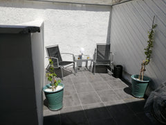 Au 1er ėtage d un immeuble en pierre, appartement entiėrement rėnovė, lumineux,  Bordeaux, France "la petite vigne" un jardinet ensoleillė en ville Entire rental unit vacation rental 35706793