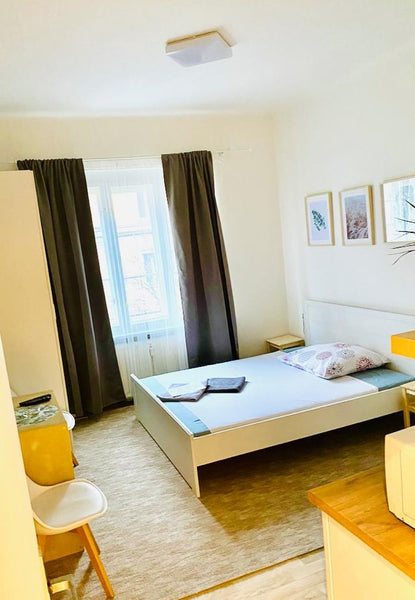 Byt 1+kk, ve 4. patře soukromého činžovního domu. Samostatná koupelna i WC. Byt  Prague, Czechia Ateliery Dejvice 4 Entire rental unit vacation rental 48678919