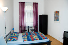 Das Appartement verfügt über ein Doppelbett und eignet sich daher besonders für  Prague, Czechia Cheap and central room Private room in rental unit vacation rental 609432577972519186