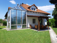 Mein Haus steht in unmittelbarer Nähe der Untergrundbahn 1, mit welcher Du in 20 Vienna, Austria LEBEN IM GRÜNEN UND DOCH IN DER STADT Private room in home vacation rental 31913150
