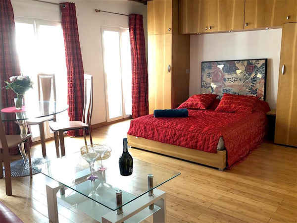 Beautiful loft on the 5th floor with elevator, located rue Boissy d'Anglas, righ  Le Loft Boissy Entire rental unit vacation rental 7299888