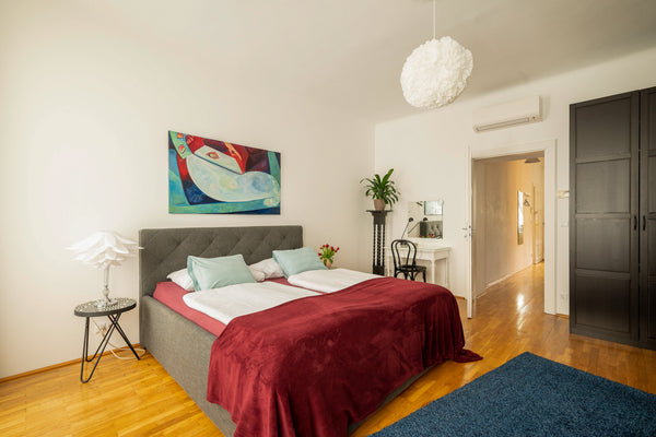 This lovely, tastefully furnished apartment is located on the second floor, spac Vienna, Austria Stylish, charming apartment in great location Entire rental unit vacation rental 588285928338787547