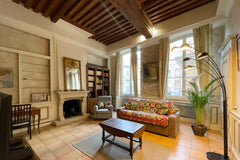 Profitez d'une surface de 60 M2 COMPLETEMENT INDEPENDANTE, totalement équipée su  Coeur Vieux Lyon, appartement indépendant  . Private room in bed and breakfast vacation rental 52117590