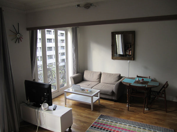 With 2 tramway lines, 2 bus lines and 1 subway line, the flat has a very central Paris, France Very nice old style parisian flat Entire rental unit vacation rental 2954652