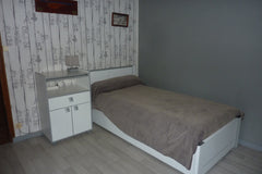 A louer chambre meublée dans une maison individuelle avec entrée indépendante.<b  Chambre meublée Private room in bed and breakfast vacation rental 10372471