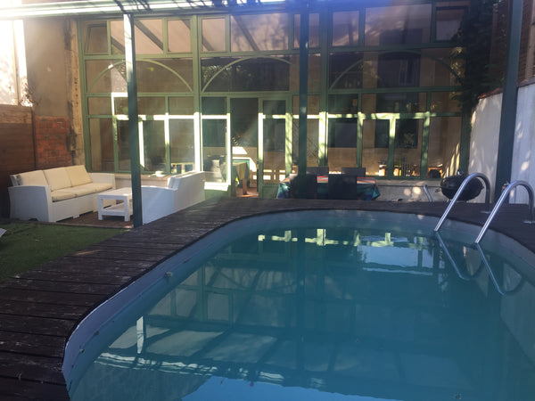 Véritable et typique double échoppe bordelaise, située à quelques minutes du cen  Échoppe bordelaise typique avec piscine Entire townhouse vacation rental 50848907