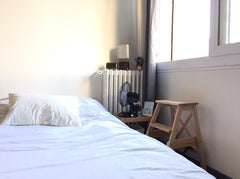 Calme, confortable et très clair avec une grande fenêtre La Rochelle, France une studio calme au centre-ville Entire rental unit vacation rental 19560419