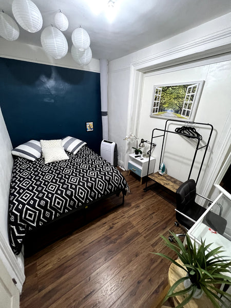 Super quiet room in the heart of Hells Kitchen.<br />It features all the ameniti New York, NY Rental unit in New York · ★4.61 · 1 bedroom · 1 bed · 1 shared bath Private room in rental unit vacation rental 960892946464428434