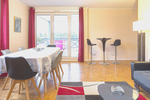 Spacious and bright apartment (107m2 + terrace 10.5 m2), consisting of a large l Lyon, France Beautiful 5p 107m2+terrace & parking in LYON Entire rental unit vacation rental 26538696
