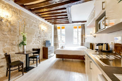 Located in the prestigious rue Saint-Honoré, this bright 2 people studio, recent  LOUVRE 1: UPPER CLASS SUITE - RUE SAINT HONORE Entire rental unit vacation rental 13721276