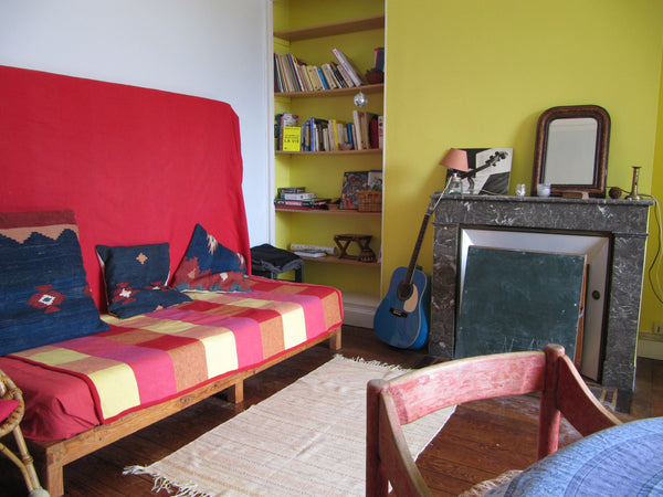 Bonjour, nous sommes Gabrielle et Hélène, notre nouvelle troisième colocataire n Bordeaux, France Bel appartement en colocation Private room in rental unit vacation rental 36248371