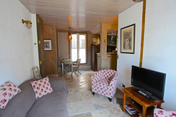 One bedroom apartment (42 square meters) situated on 6th floor with lift of an a Paris, France 1BR - St Germain / St Sulpice View Entire rental unit vacation rental 2949552