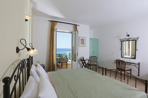 Double Room with Sea View is a bright and comfy room in Brazzera Hotel. Brazzera Heraklion, Greece Διπλό Δωμάτιο με θέα θάλασσα | Brazzera Hotel Private room in bed and breakfast vacation rental 53949505