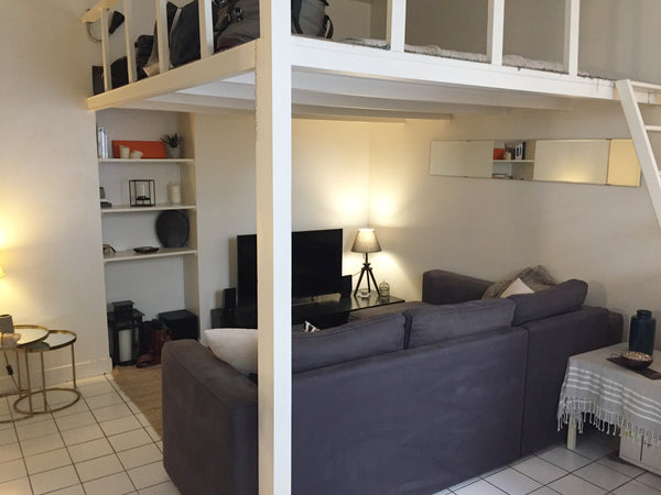 Situé dans le quartier des Batignolles - 17ème arrondissement de Paris, le logem Paris, France Appartement Batignolles, rue la Condamine Entire rental unit vacation rental 19630581