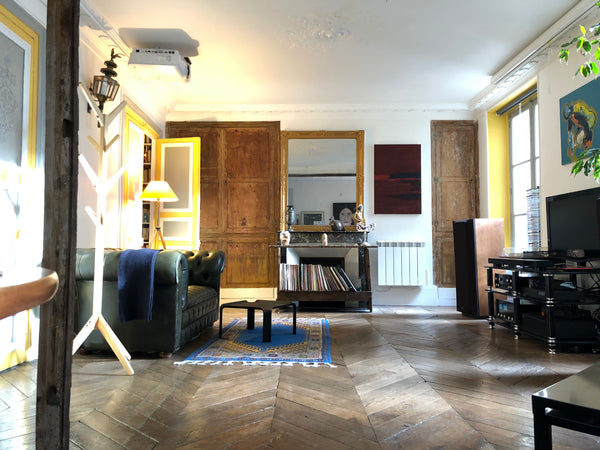 In the heart of XVII arrondissement, it is a very charming classic 60m2 settled  Paris, France Sunny charming art flat (60m2) Entire rental unit vacation rental 1169377
