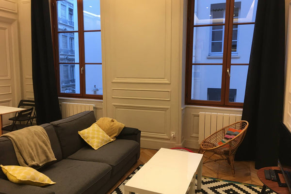 Idéalement placé pour la Fête des Lumières, à 2mins à pied de la place des Terre Clermont-Ferrand, France Beau T2 Hotel de Ville, idéal Fête des Lumières Entire rental unit vacation rental 22054776