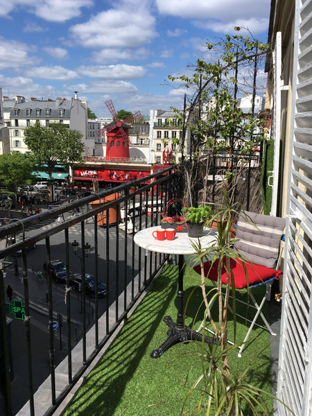 Charming one bedroom apartment in Montmartre! From the balcony, there is an amaz Paris, France A balcony across from the Moulin Rouge Entire rental unit vacation rental 18291188