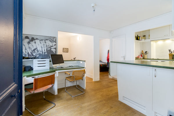 Ce deux pièces original et confortable est situé au dessus d'une verrière abrita Paris, France Nice cocoon in Paris' best district Entire rental unit vacation rental 4742908