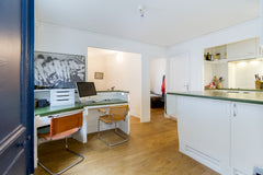 Ce deux pièces original et confortable est situé au dessus d'une verrière abrita Paris, France Nice cocoon in Paris' best district Entire rental unit vacation rental 4742908