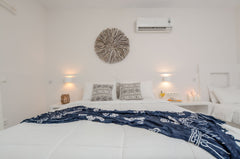 Superior Triple Room<br /><br /><b>License number</b><br />1174K132K1231801  Superior Triple Room | Golden Sand Naxos Private room in bed and breakfast vacation rental 42522945