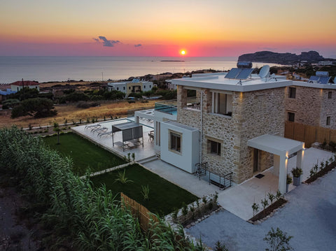 A brand new private, luxurious, and autonomous villa set in a privileged locatio Chania, Greece Luxury villa 450m to the beach! Entire villa vacation rental 659025426732571241