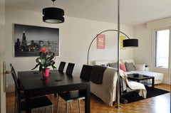 Notre appartement est idéalement situé dans une rue piétonne avec restaurants et Lyon, France Appt 70m²/Lumières/Bellecour à 5min Entire rental unit vacation rental 9212575