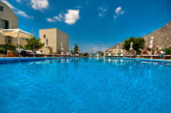 One Bedroom apartment that sleeps up to 5 person. <br /><br />Modern furnishing,  Phevos Villa  apartment for 5 person in Perissa. Room in hotel vacation rental 36865011