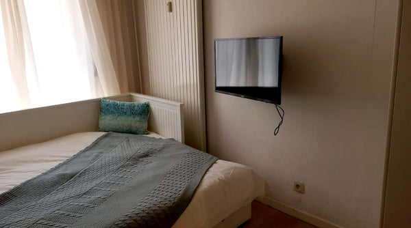 Ce logement parfaitement situé offre un accès facile à tous les sites et commodi Belgium Ixelle Studio de 17 m2 à 3min de place stephanie Entire rental unit vacation rental 635507127261514139