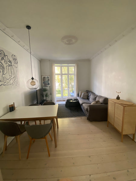 Dejlig lys lejlighed på Frederiksberg med gårdhave. Tæt på metro og bus lige ude Frederiksberg, Denmark Lys og hyggelig lejlighed centralt placeret Entire condo vacation rental 35273951