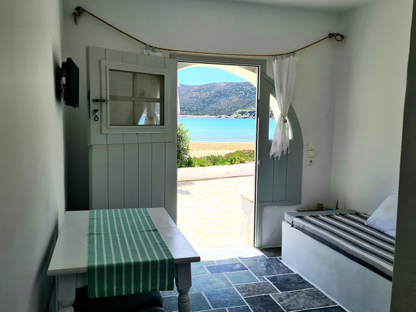 Beach stone room in Platis Gialos of Sifnos. It is located 4 meters from the bea  Beautiful seaside house on the beach Cycladic home vacation rental 51083812