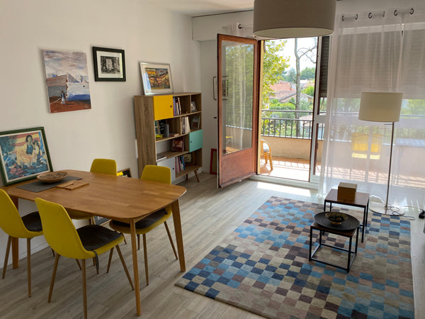 Grand T2 (56 m2) plus Balcon (14m2), orienté plein Sud, troisième étage. Très be Cestas, France T2, Lumineux, spacieux, près du tram et de la gare Entire condo vacation rental 41428546