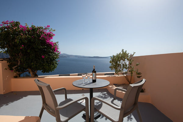 The Traditional Cave Double Studio is a two-space room with one built–in king si Oia, Greece Traditional Cave Double Studio Entire serviced apartment vacation rental 593877933306187449