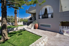 Casa Regno is a beautiful house that offers comfortable and pleasant stay due to  Casa Regno Entire townhouse vacation rental 49866956