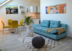 Newly furnished and reconstructed loft inside a historical building.Perfect loca Prague, Czechia Loft moderno con colazione, Air-co e Netflix Entire condo vacation rental 21686811