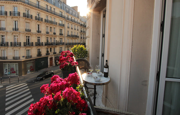 Cozy appartment, located 1km from Arc de Triomphe & Champs Elysées. <br />2nd fl Paris, France Cozy appartement downtown Entire condo vacation rental 21076492