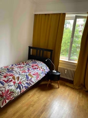 Cet hébergement de charme offre un accès facile aux boutiques et restaurants pop  Agréable Chambre Private room in rental unit vacation rental 51956541