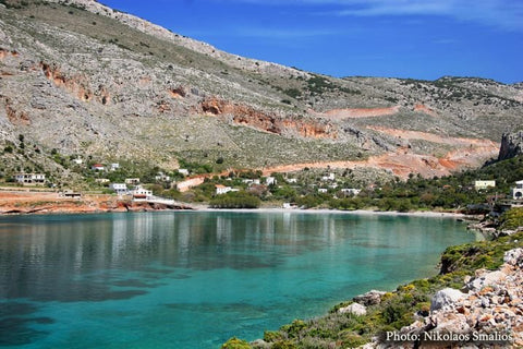 Βρισκομαστε σε μια πανεμορφη περιοχη του νησιου.Σε αποσταση 200μετρα βρισκεται η Greece Katina Suites Entire rental unit vacation rental 35761215