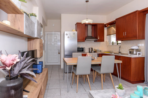 Brand New 1 bedroom apartment, in an idea location.  Just a short 7 min walk to  Toronto, Canada (New) Voula's Place 1 Bedroom Entire rental unit vacation rental 41025285
