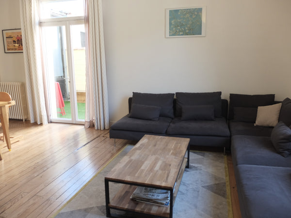 Grande maison (120m²) avec terrasse située dans une impasse au calme. Très centr Bordeaux, France Maison 4 chambres au centre ville avec terrasse Entire home vacation rental 5828338