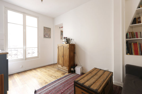 Ce beau deux-pièces accueillant est idéalement situé dans une rue calme à deux p Paris, France Charmant appartement pour 2 à Paris Entire rental unit vacation rental 3436453