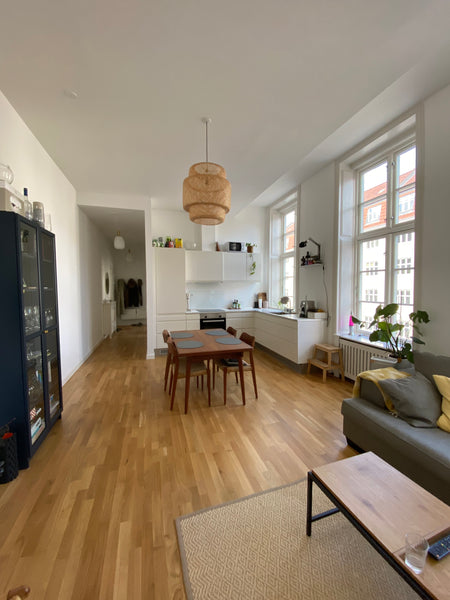 Lys, moderniseret lejlighed på charmerende Østerbro udlejes. <br /><br />3 minut Copenhagen, Denmark Lys, rummelig KBH-lejlighed med højt til loftet Entire condo vacation rental 43049113