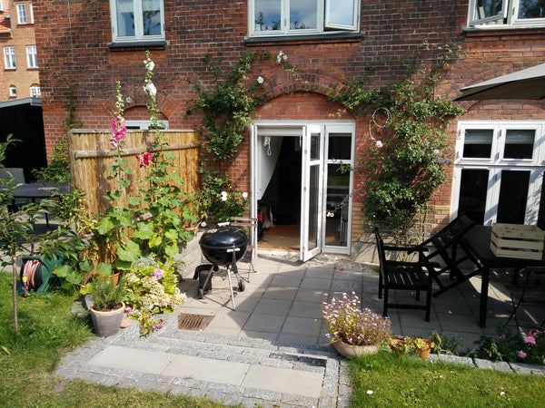 Newly renovated brick town house from 1900 with sun light all day. Located in qu Copenhagen, Denmark Spacious town house w. patio and small garden Entire condo vacation rental 1538345