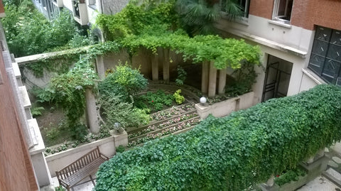 At the heart of Paris, in one of the most popular areas of the capital, the apar Paris, France STUDIO Charme - Seine - Tour Eiffel Entire rental unit vacation rental 6515989