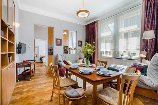 Our centrally located, cosy apartment is suitable up to 6 people. Great for grou Hlavní město Praha, Czechia APT in OLD TOWN Prague Netflix by Michal&Friends Entire rental unit vacation rental 47896366