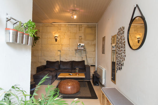 Bienvenue chez nous :)<br /><br />Notre appartement est situé dans une petite im Bordeaux, France Appartement de 60m2, pierres apparentes & balcon Entire rental unit vacation rental 27124091