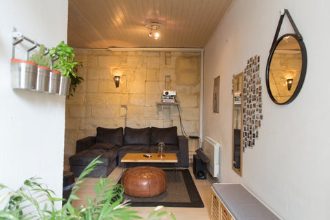 Bienvenue chez nous :)<br /><br />Notre appartement est situé dans une petite im Bordeaux, France Appartement de 60m2, pierres apparentes & balcon Entire rental unit vacation rental 27124091