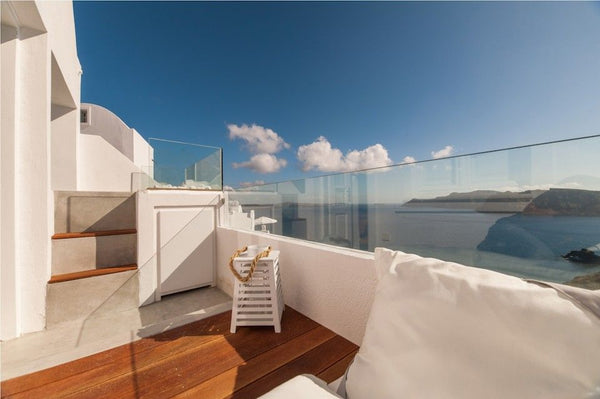 Enter the gracious Deluxe Suite to experience a harmonious combination of exclus  Deluxe Suite with external Jacuzzi Room in hotel vacation rental 32853321