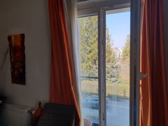 Ruhige Seitengasse, Grünlage und sehr gute Infrastruktur, 3 Min zu Bus und Stras Vienna, Austria Ganze Wohnung in Wien, 1130 Entire rental unit vacation rental 32709857